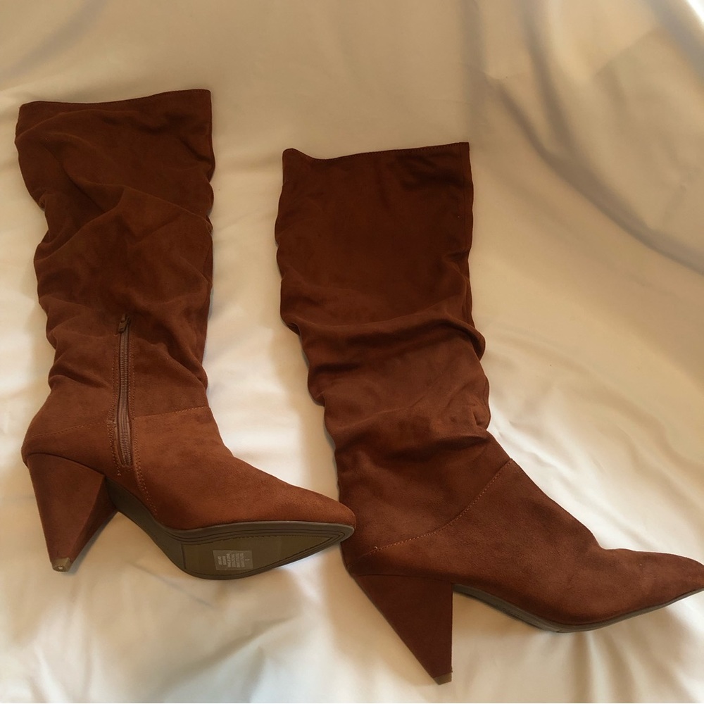 Suede Ruched boots ๐ข - Picture 3 of 6